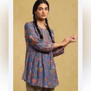 Ritu Kumar Blue Cotton Embroidery Round Neck Botanical Print Pintuck blouse sz S